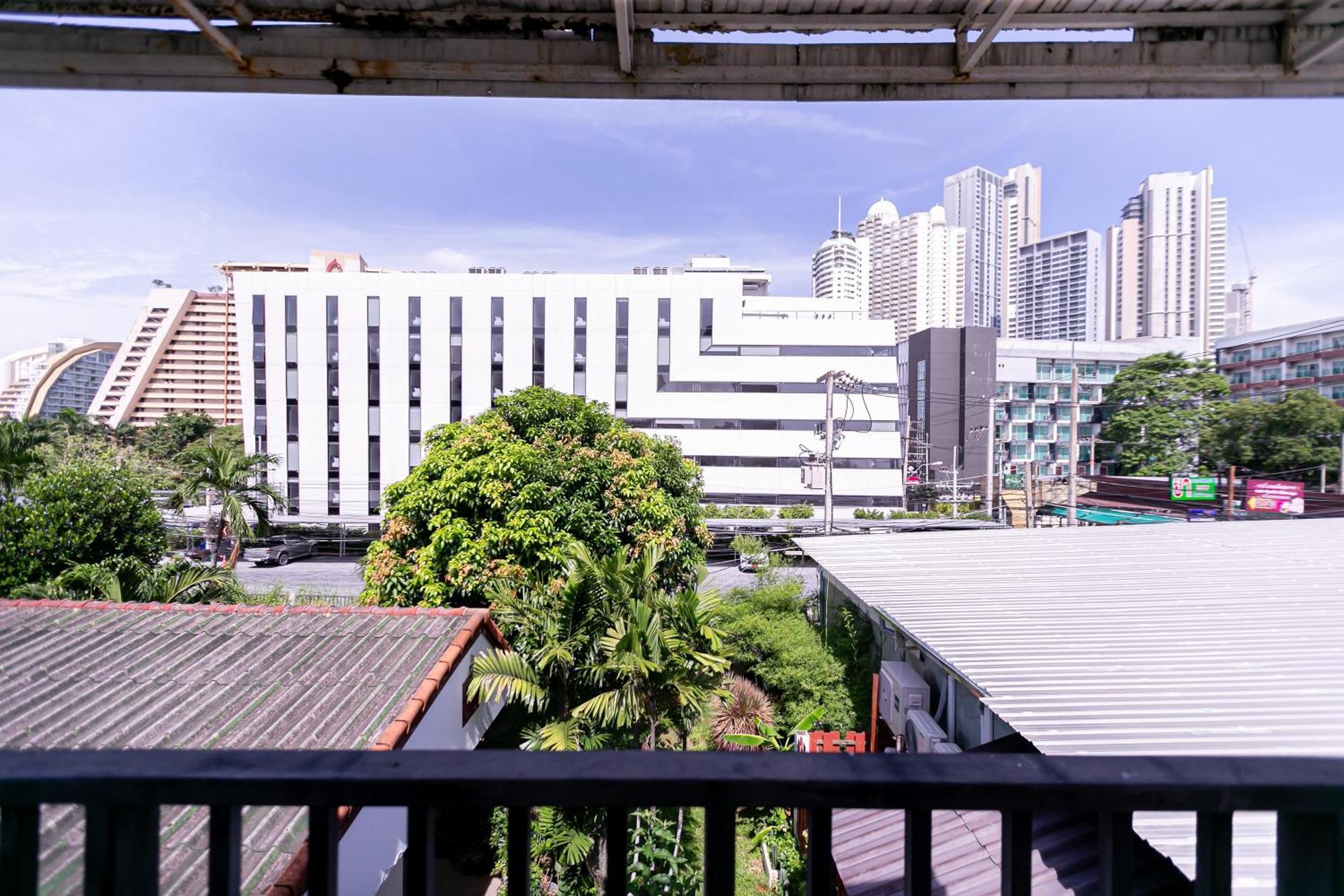 Wong Amat House Hotel Pattaya Bagian luar foto